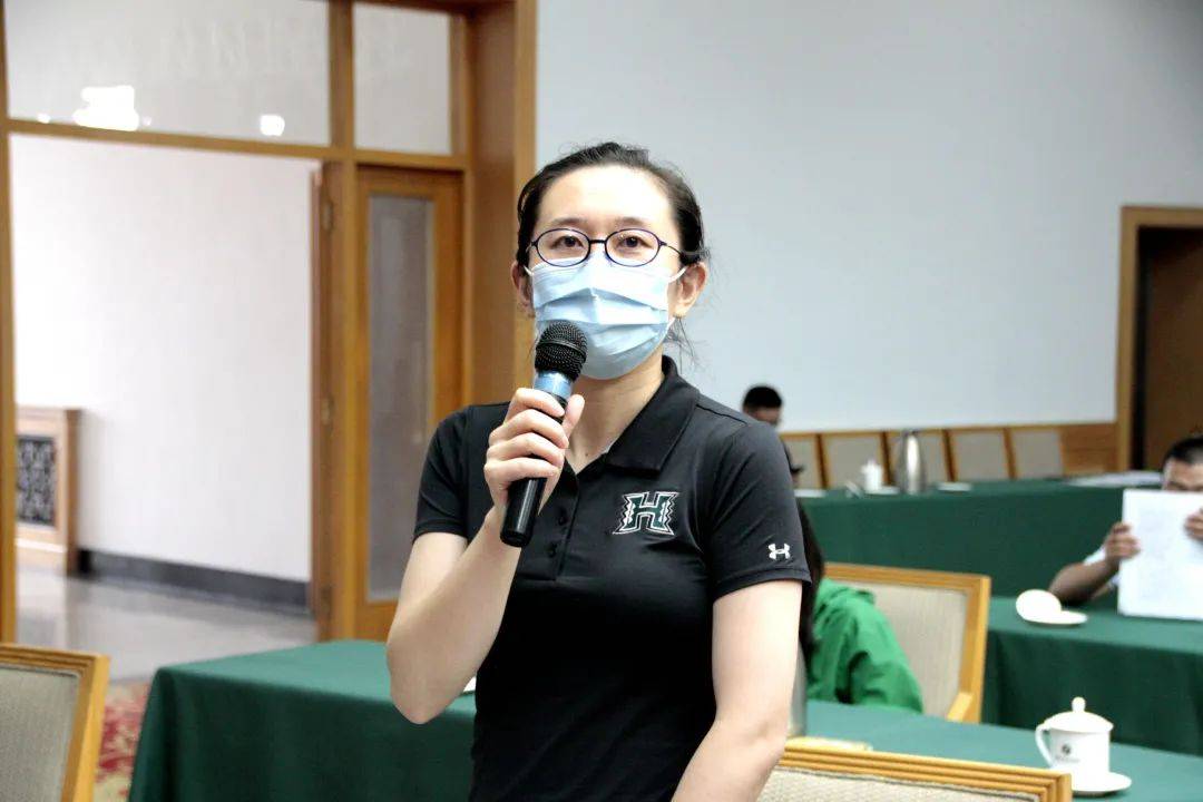 清晨社区盾焦点战，托特纳姆状态回暖，赛场秩序良好，球队文化再被提及