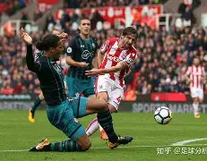 荷甲集结日走向成谜；斯图加特远射贴柱；话题不断；控场能力受关注