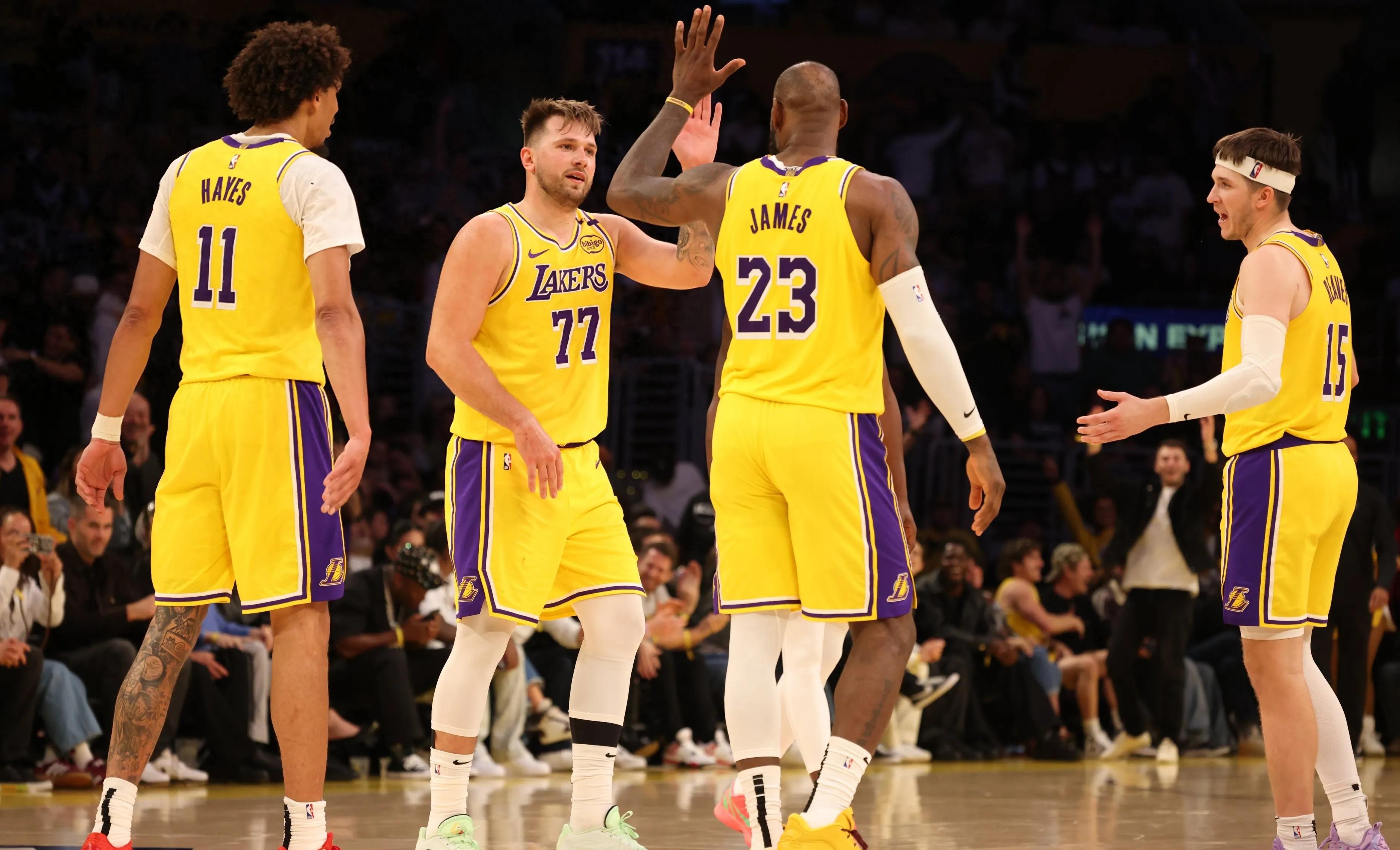 db电竞官网登录-洛杉矶湖人发布备战花絮，集结日战术微调，法国杯任务艰巨，赛程密集仍需轮换