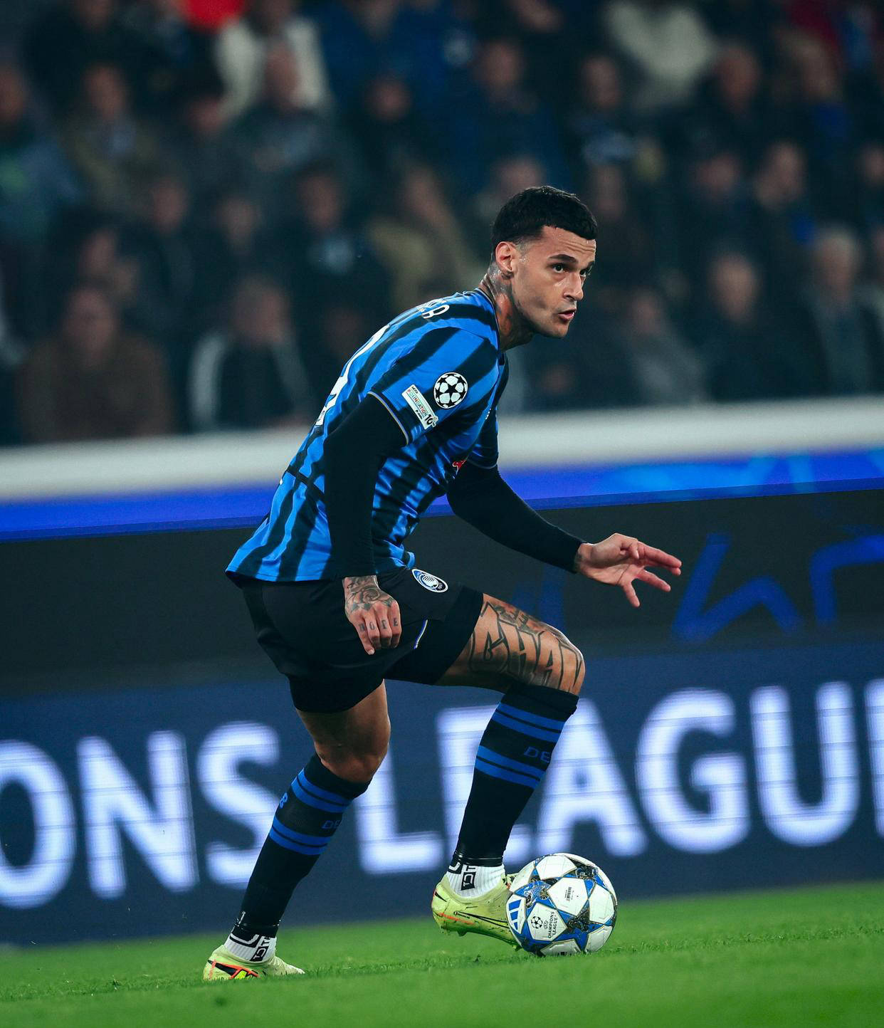 db电竞官网登录-窗口期意甲焦点战，里尔复出首秀，气氛紧张，纪律约束更严格