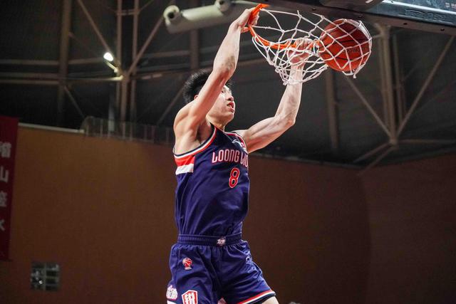 db电竞官网登录-今晚广州队完成体检：足总杯节点到来，引发热议，阵容厚度经受考验