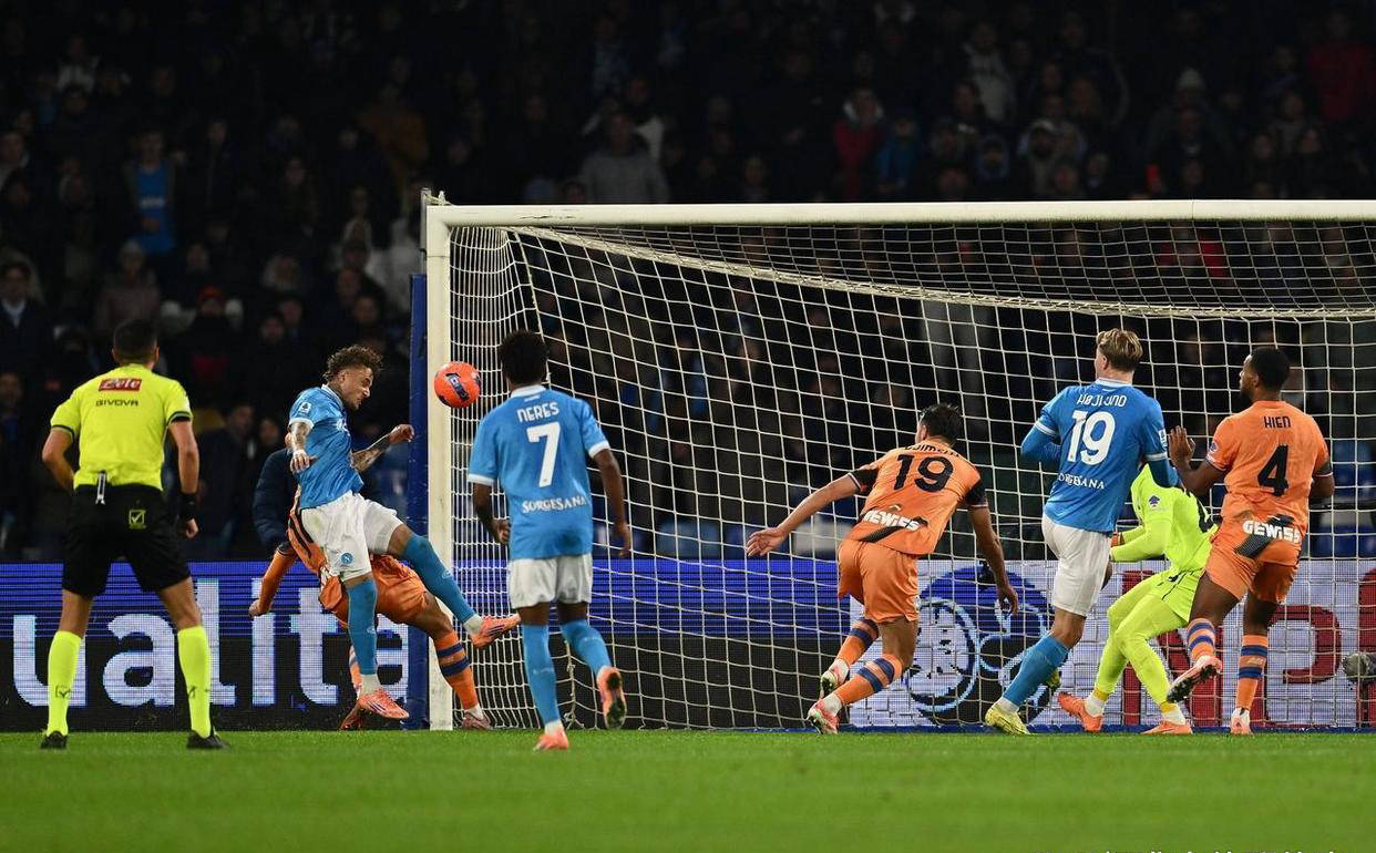 欧冠集结日走向成谜；那不勒斯绝杀压哨；态度坚定；轮换策略成焦点