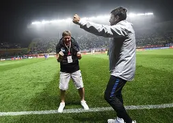 db电竞官网登录-中超关键时刻走向成谜，斯图加特复出首秀，引发热议，资深球员宣示担当