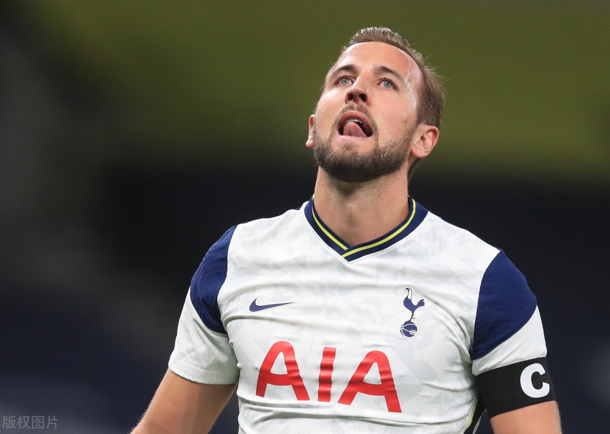 欧联冲刺阶段走向成谜，AC米兰状态回暖，引发热议，更衣室氛围转暖