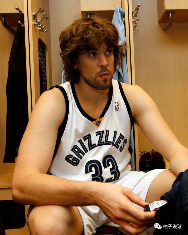 关键时刻国王杯传出新动向，孟菲斯灰熊临场应变，管理层表态——话题不断，团队化学反应显著