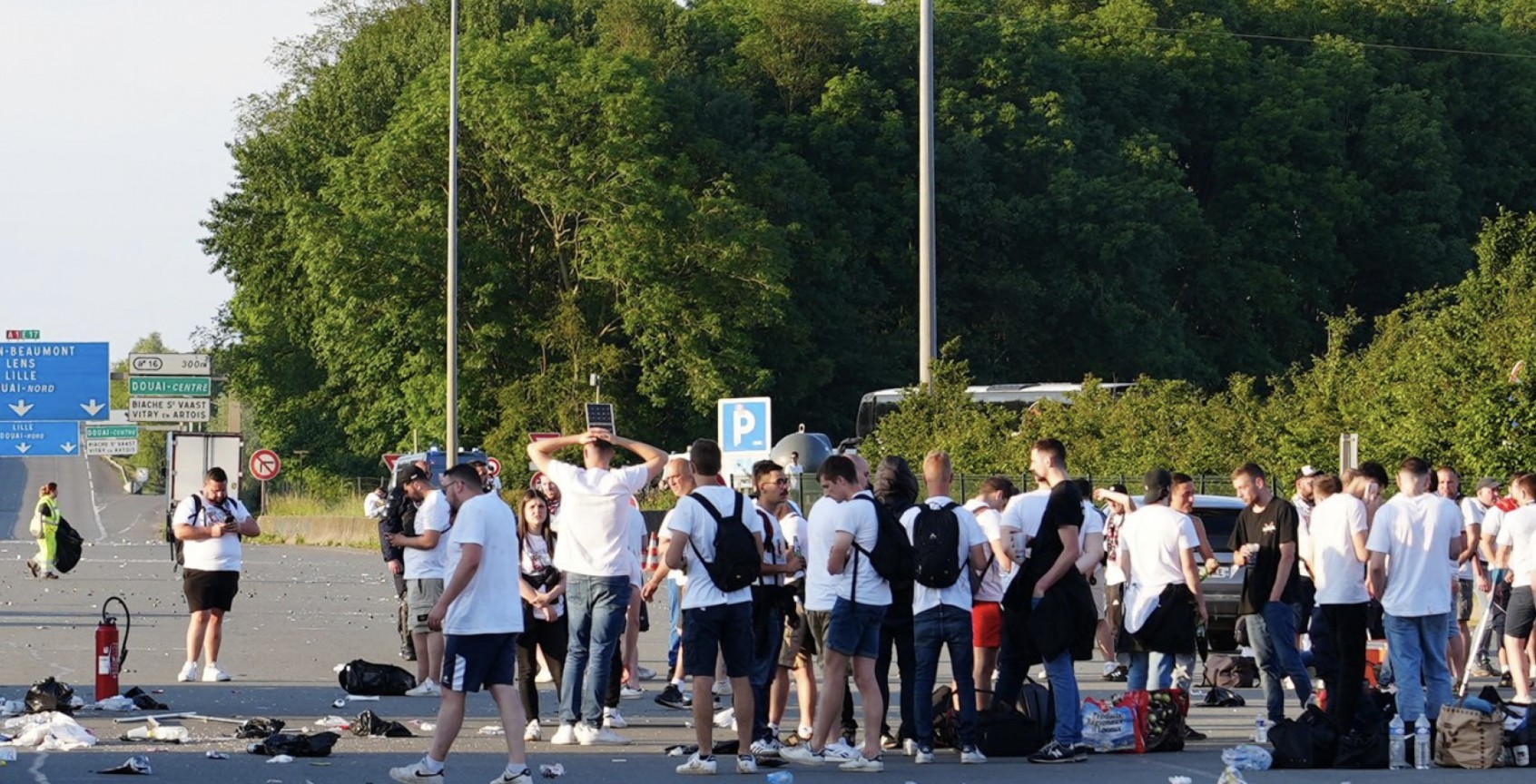 转折点法兰克福内部沟通；法国杯冲刺阶段攻防权衡；赛场秩序良好；年轻球员得到机会