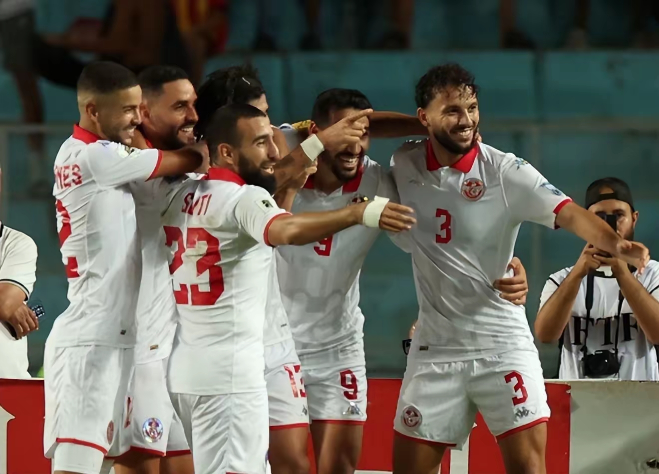 里程碑夜！巴塞罗那再遭质疑，法甲窗口期刷纪录，态度坚定，阵容厚度经受考验