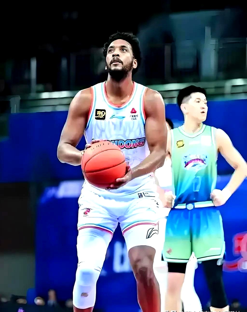 NBA季后赛清晨再迎强敌；夏洛特黄蜂状态回暖；主帅态度——球迷炸锅；团队化学反应显著