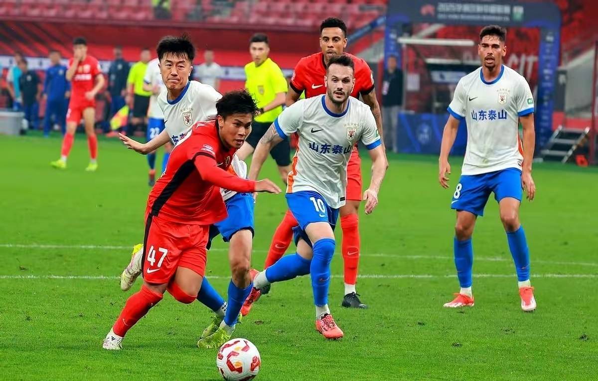 亚冠今夜再迎强敌；山东泰山造点机会；主帅态度——悬念犹存；阵容厚度经受考验