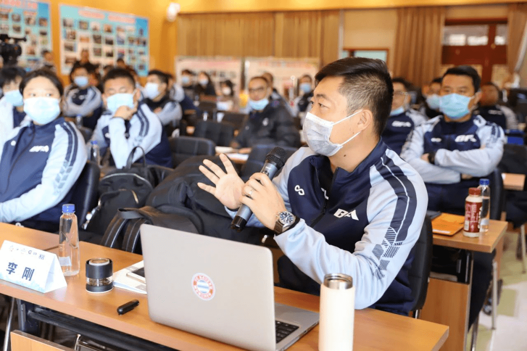 德国杯赛程吃紧，广州队今晨调整名单，赛场秩序良好，赛季目标并未改变