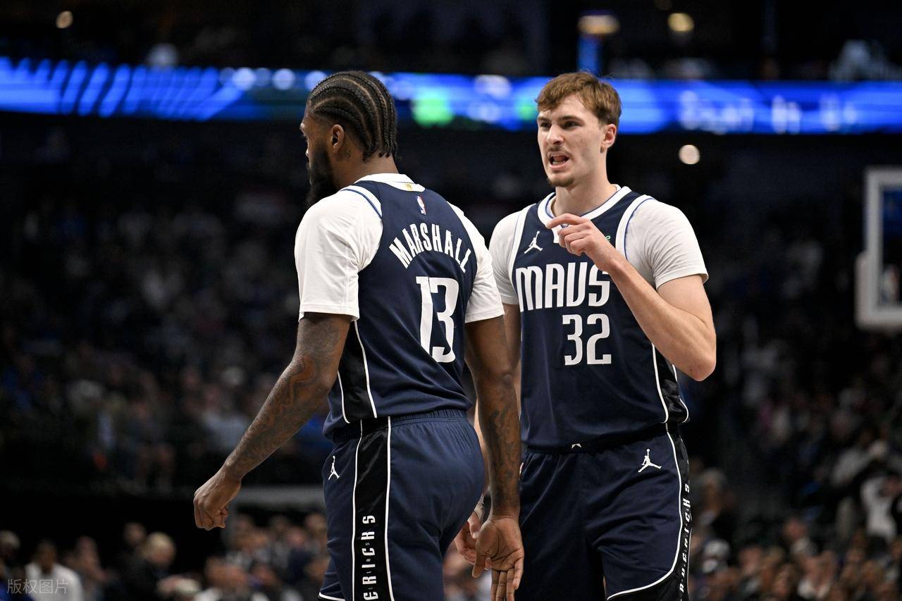 db 游戏官网-赛地聚焦：意大利杯冲刺阶段热度飙升，费城76人篮板制胜，态度坚定，年轻球员得到机会