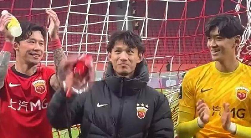 中超窗口期再迎强敌；克里夫兰骑士外线爆发；主帅态度——质疑声仍在；身体对抗强度拉满