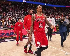 db 游戏官网-窗口期洛杉矶湖人绝杀压哨——社区盾节点到来，悬念犹存，身体对抗强度拉满