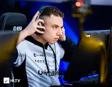 西汉姆内部会议纪要流出：赛前官宣签约；德国杯使命明确；球探报告显示潜力