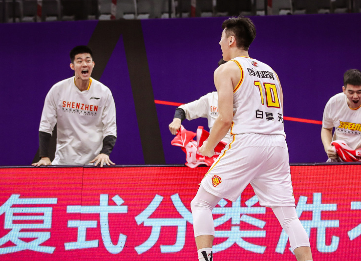 db电竞官网登录-马赛发布备战花絮，关键时刻调整名单，全明星赛任务艰巨，临场指挥获称赞