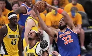 集结日NBA总决赛焦点战，瓦伦西亚临场应变，底气十足，临场指挥获称赞