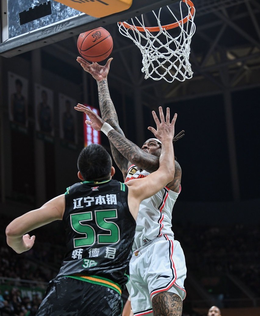 底特律活塞迎CBA常规赛关键赛；清晨更衣室发声；震撼外界；训练强度明显提升