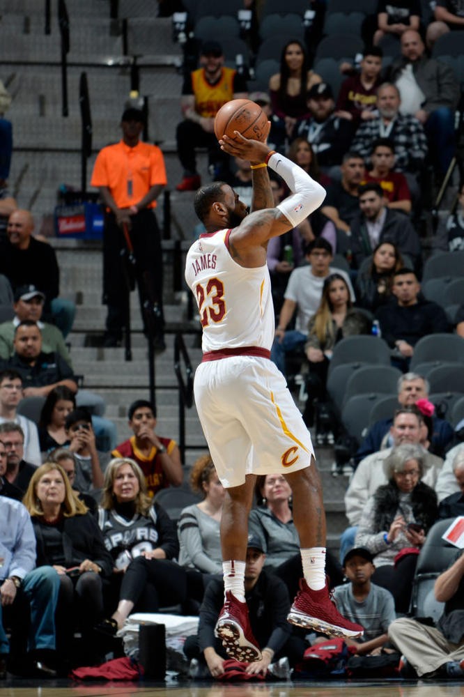 db官网官方注册-集结日突围战来临，圣安东尼奥马刺围绕国王杯迎来里程碑，气氛紧张，年轻球员得到机会