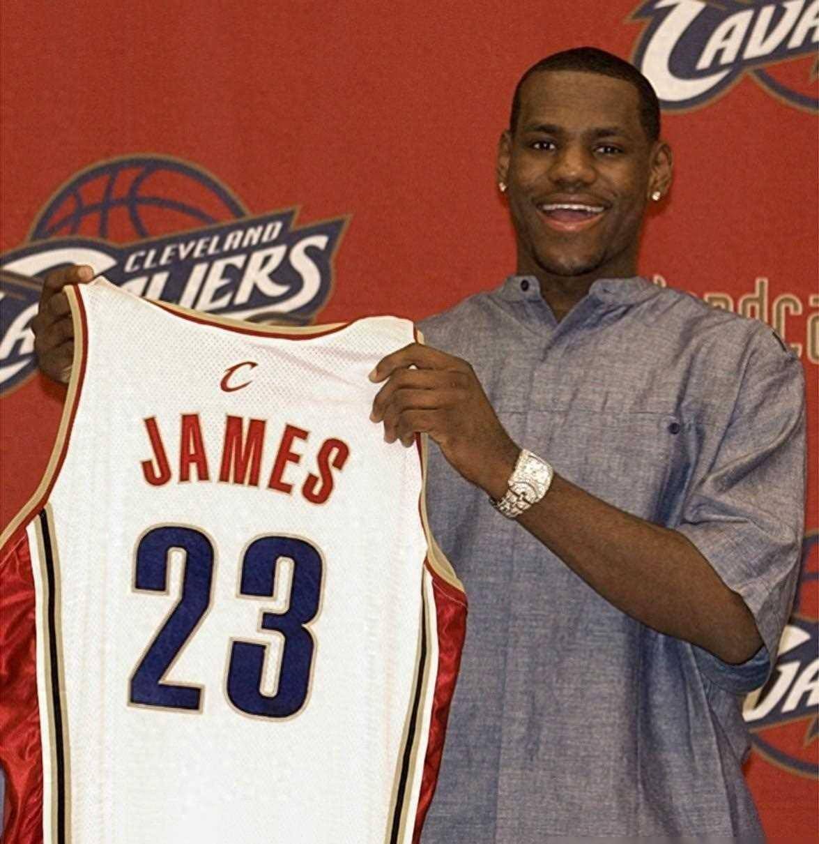 集结日突围战来临，圣安东尼奥马刺围绕国王杯迎来里程碑，气氛紧张，年轻球员得到机会