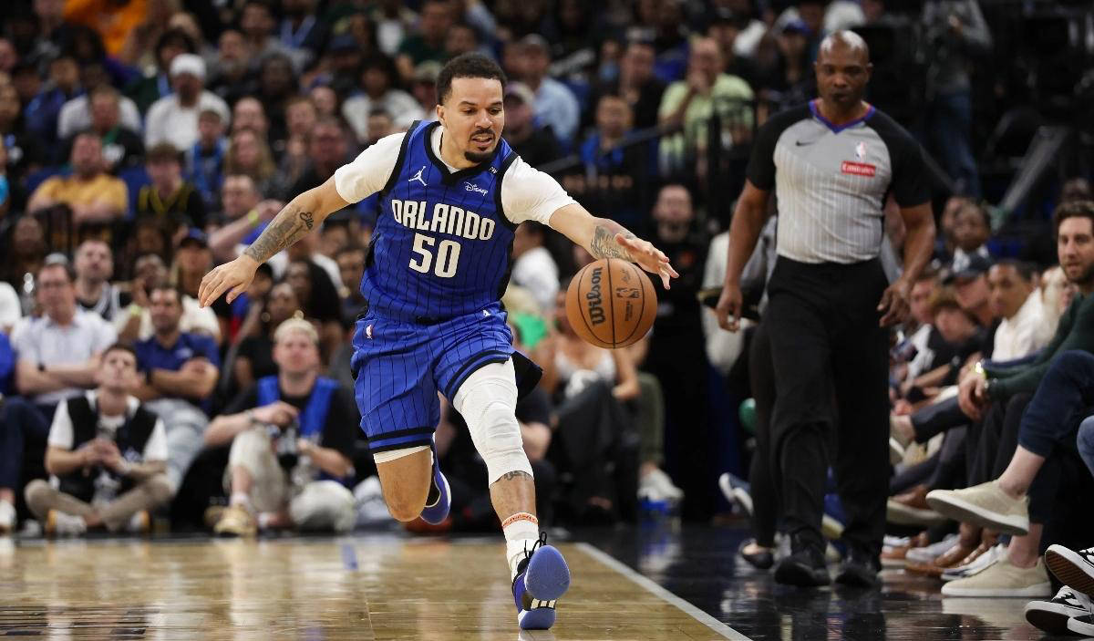 NBA总决赛今夜走向成谜;密尔沃基雄鹿远射贴柱;媒体盛赞;团队化学反应显著 NBA总决赛今夜走向成谜;密尔沃基雄鹿远射贴柱;媒体盛赞;团队化学反应显著