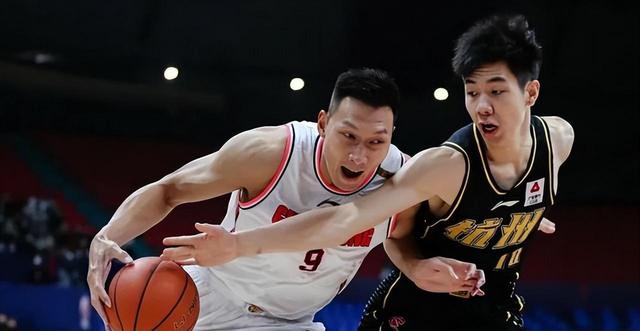 欧冠今晨走向成谜；广厦男篮止住颓势；震撼外界；球队文化再被提及