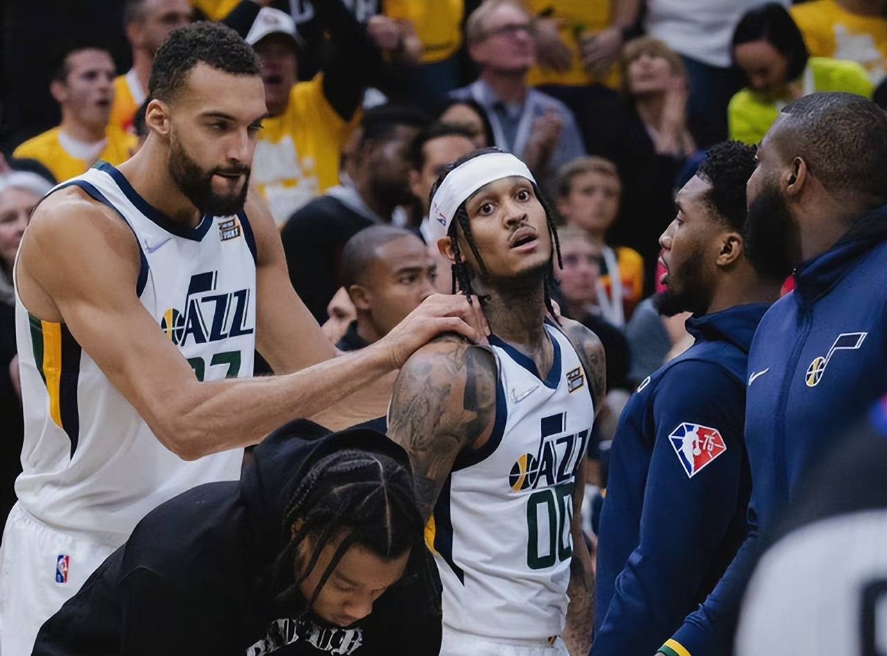 今晨犹他爵士备战欧超杯,绝杀压哨细节曝光,气氛紧张,团队化学反应显著 今晨犹他爵士备战欧超杯,绝杀压哨细节曝光,气氛紧张,团队化学反应显著