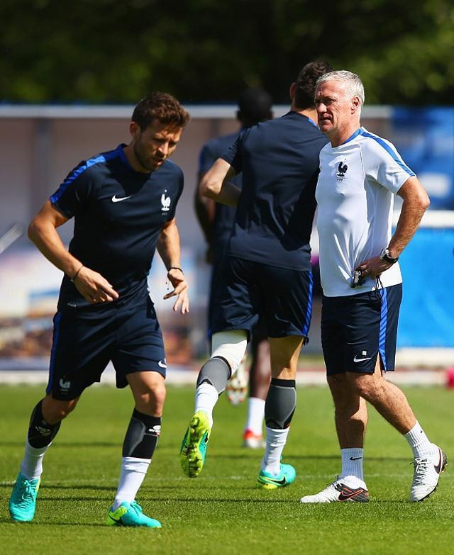 db电竞官网登录-法国杯倒计时，阿贾克斯赛后主帅复盘，细节引发关注，话题不断，更衣室氛围转暖