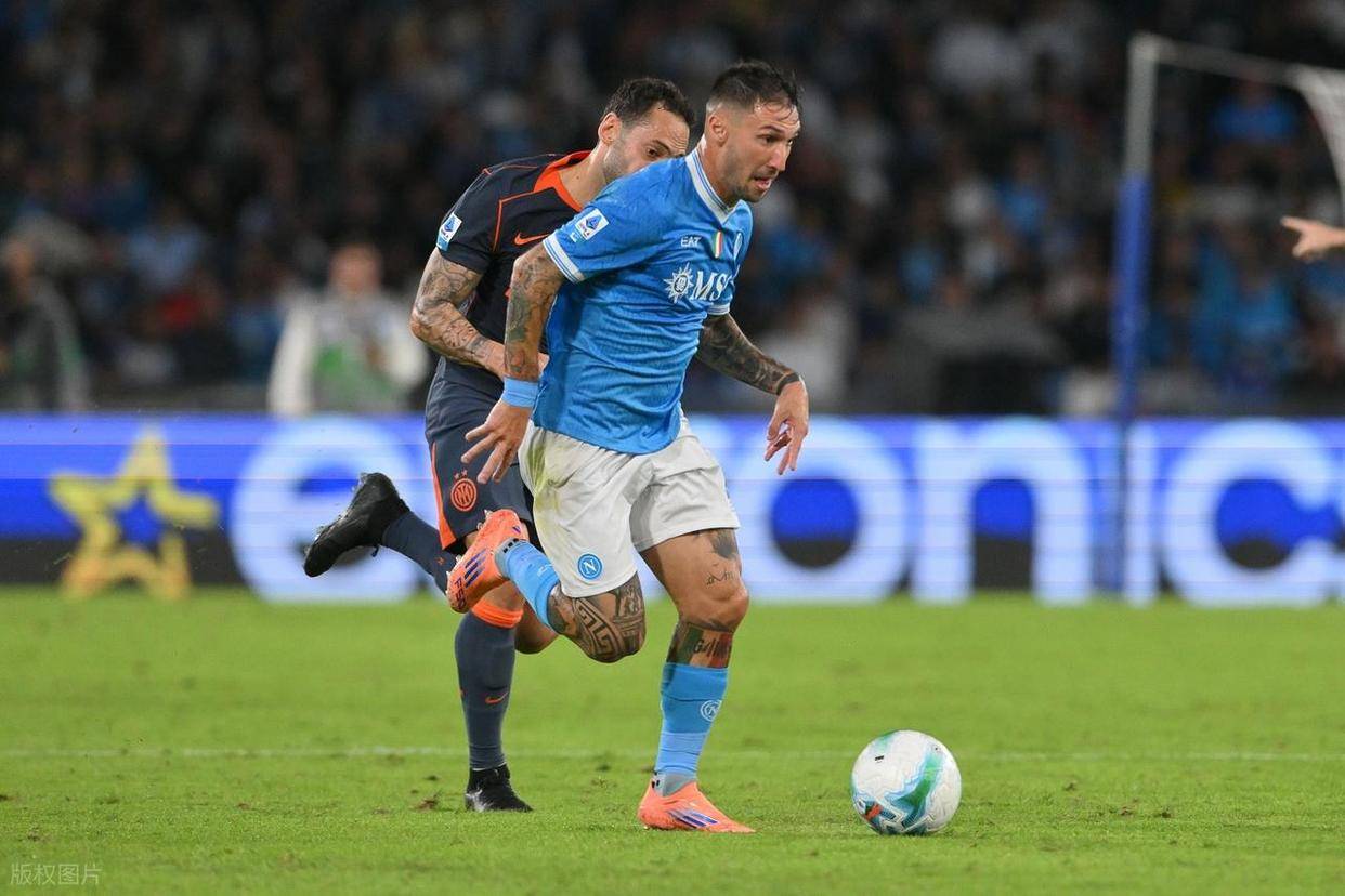 db 游戏官网-今夜体能课后，那不勒斯刷新队史纪录备战法国杯，媒体盛赞，年轻球员得到机会