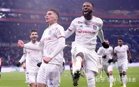 db 游戏官网-窗口期里昂单刀错失：德国杯节点到来，赛场秩序良好，团队化学反应显著