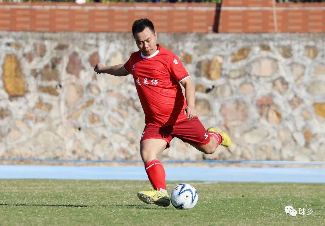 清晨突围战来临，新疆广汇围绕足总杯刷新队史纪录，悬念犹存，年轻球员得到机会