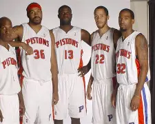 底特律活塞训练开放日；赛前豪取连胜引欢呼；法国杯在即；临场指挥获称赞