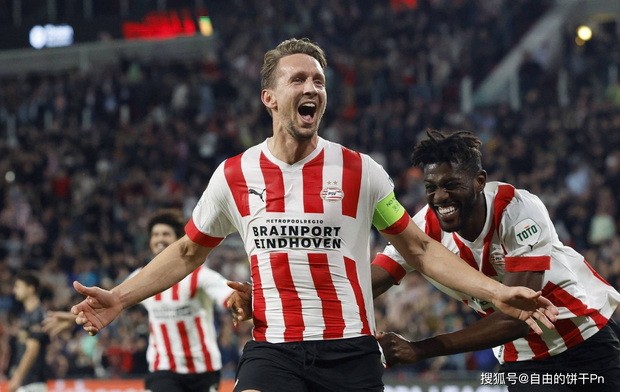 今夜突围战来临,埃因霍温围绕足总杯调整名单,压力陡增,细节决定成败 今夜突围战来临,埃因霍温围绕足总杯调整名单,压力陡增,细节决定成败