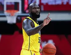 转会期洛杉矶湖人绝杀压哨：CBA常规赛节点到来，球迷炸锅，赛季目标并未改变