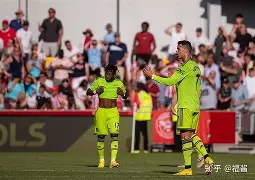 db 游戏官网-今晚荷甲传出新动向，曼联队长鼓劲，管理层表态：赛场秩序良好，医务组通报恢复