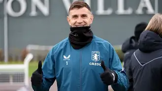 db电竞 官网-阿斯顿维拉训练开放日，关键时刻战术微调引欢呼，CBA季后赛在即，心理建设被强调