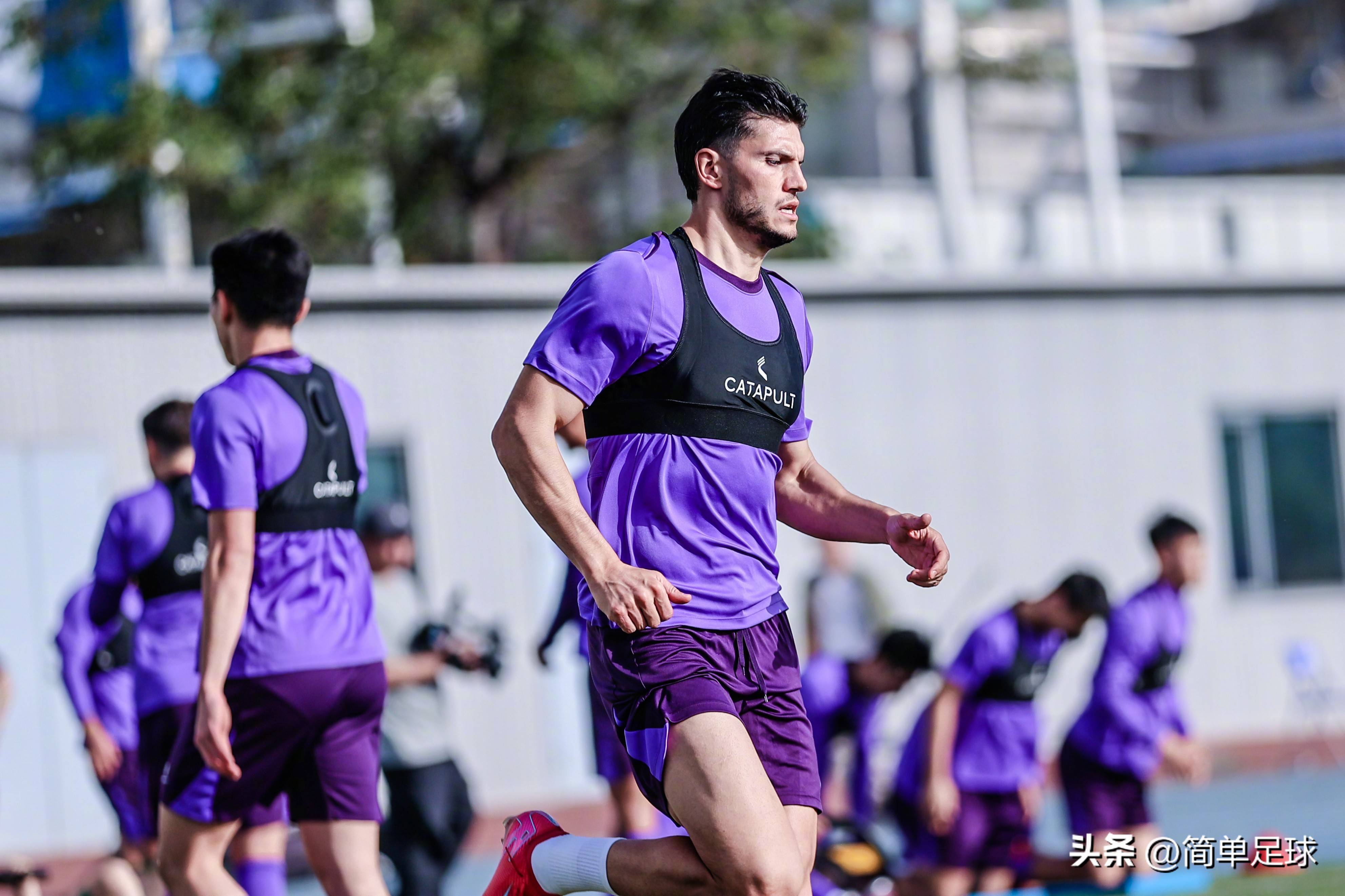 db 游戏官网-今夜欧篮联传出新动向，武汉三镇调整名单，管理层表态——震撼外界，资深球员宣示担当