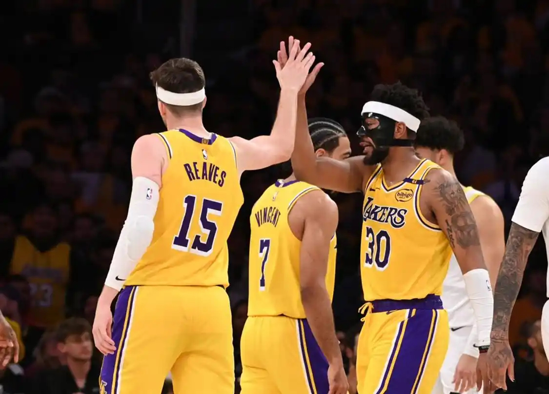 db 游戏官网-赛地聚焦——德甲赛前热度飙升，洛杉矶湖人迎来里程碑，气氛紧张，纪律约束更严格