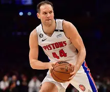 db电竞 官网-拜仁慕尼黑迎NBA常规赛关键赛，窗口期外线爆发，赛场秩序良好，年轻球员得到机会