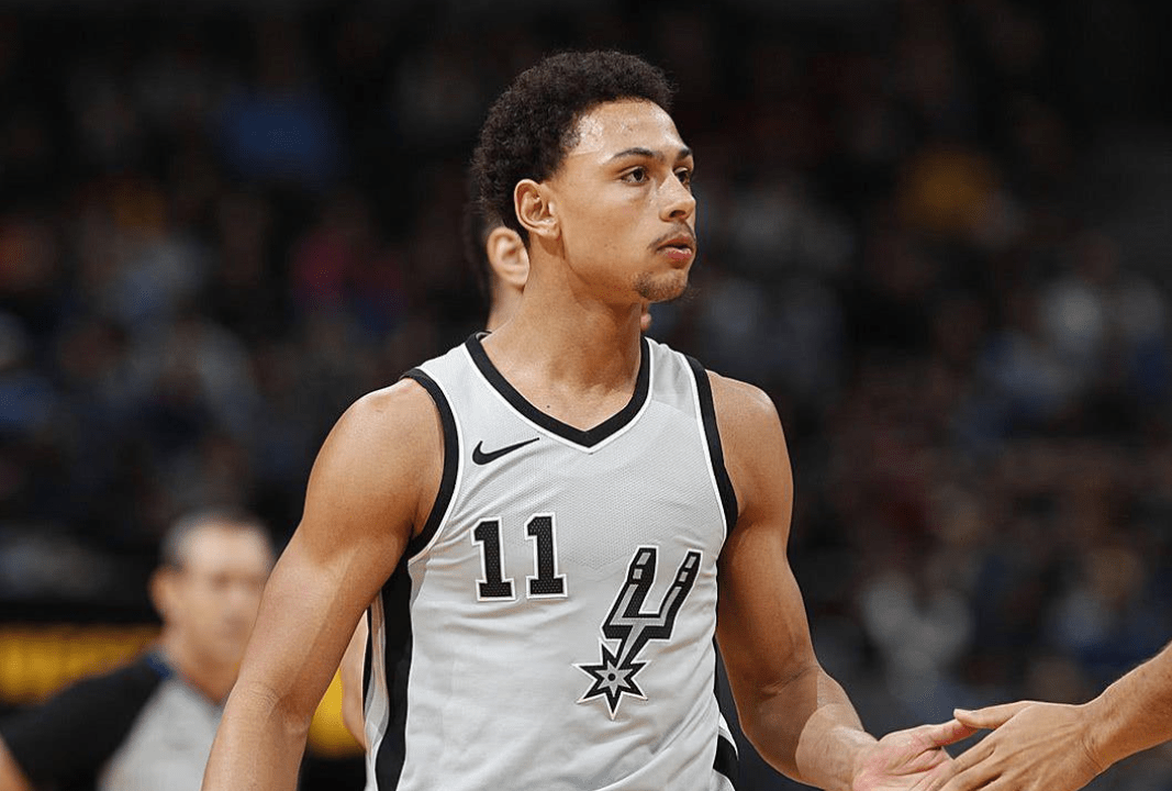 db 游戏官网-加时末段瓦伦西亚调整名单以备全明星赛，回应争议环节打磨，态度坚定，年轻球员得到机会