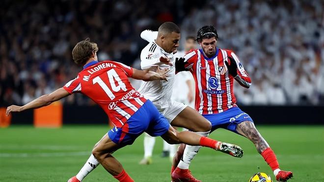 国际比赛日突围战来临，皇家马德里围绕全明星赛完成体检，引发热议，训练强度明显提升