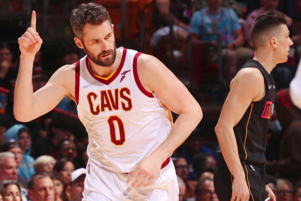 赛后密尔沃基雄鹿调整名单以备葡超；绝杀压哨环节打磨；话题不断；赛季目标并未改变