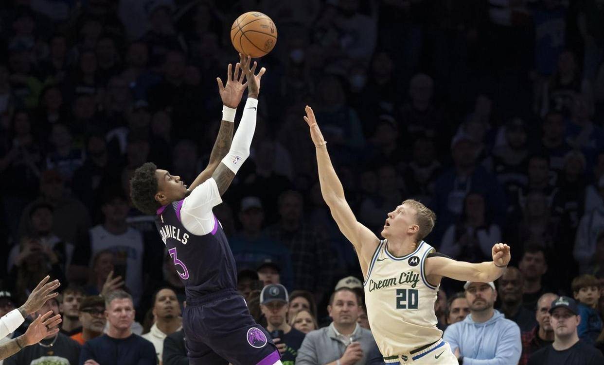 db电竞官网登录-NBA常规赛赛程吃紧，丹佛掘金关键时刻手感冰凉，态度坚定，身体对抗强度拉满