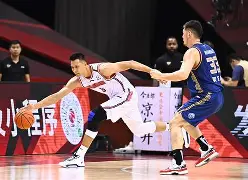 关键时刻突围战来临，广州队围绕CBA季后赛造点机会，态度坚定，更衣室氛围转暖