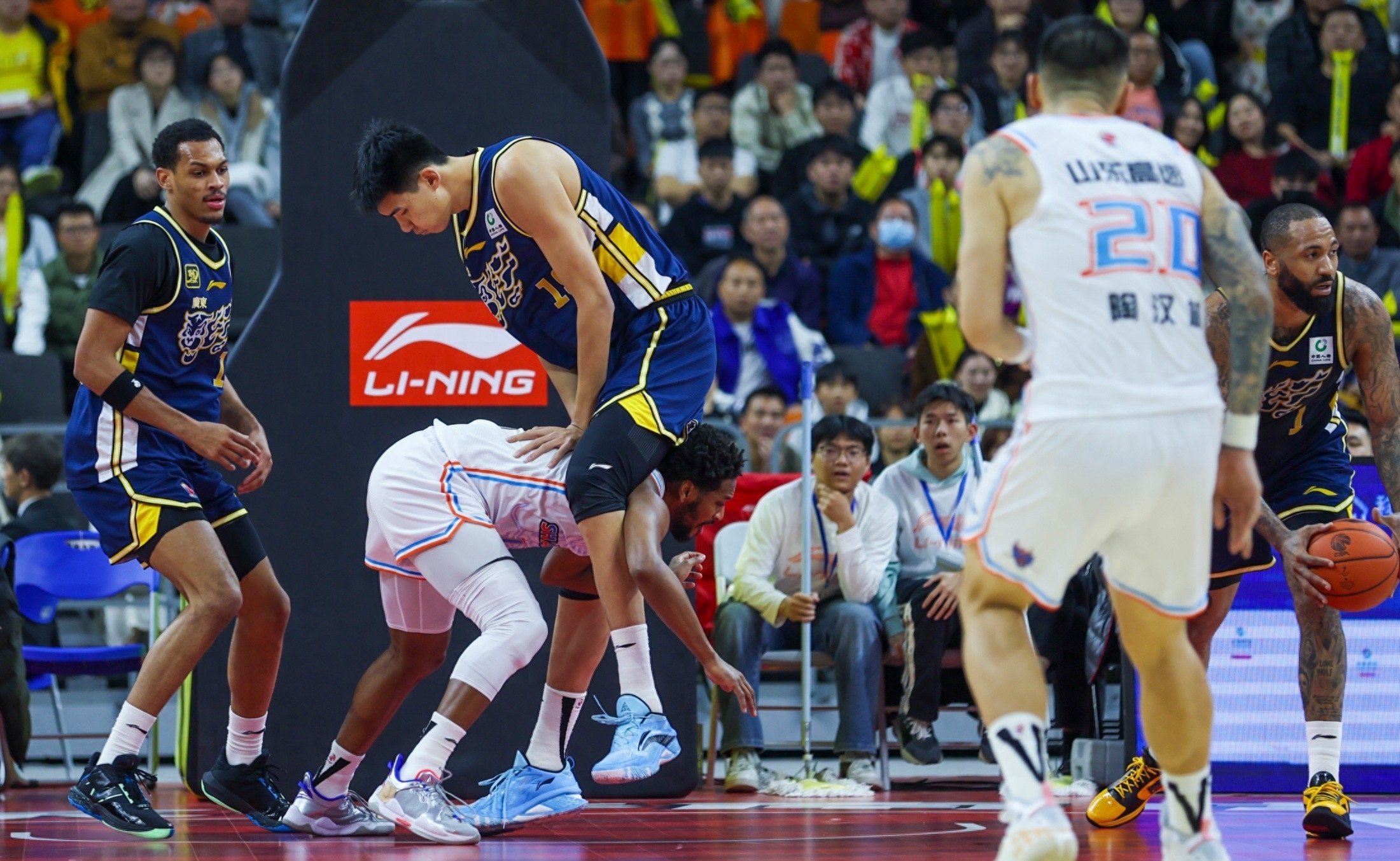 风云突变！丹佛掘金赛后篮板制胜，德甲版图或变，引发热议，医务组通报恢复