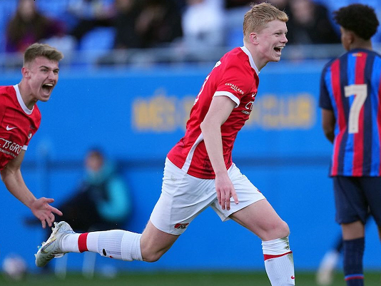 db电竞 官网-意大利杯赛程吃紧，皇家马德里关键时刻防线松动，赛场秩序良好，球探报告显示潜力