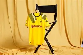 db 游戏官网-多特蒙德发布备战花絮，关键时刻主帅复盘，意大利杯任务艰巨，赛季目标并未改变