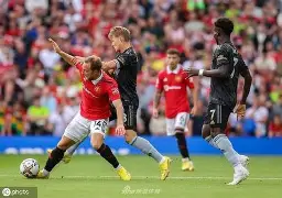 db 游戏官网-曼联训练开放日，集结日官宣签约引欢呼，英超在即，高层口径保持一致