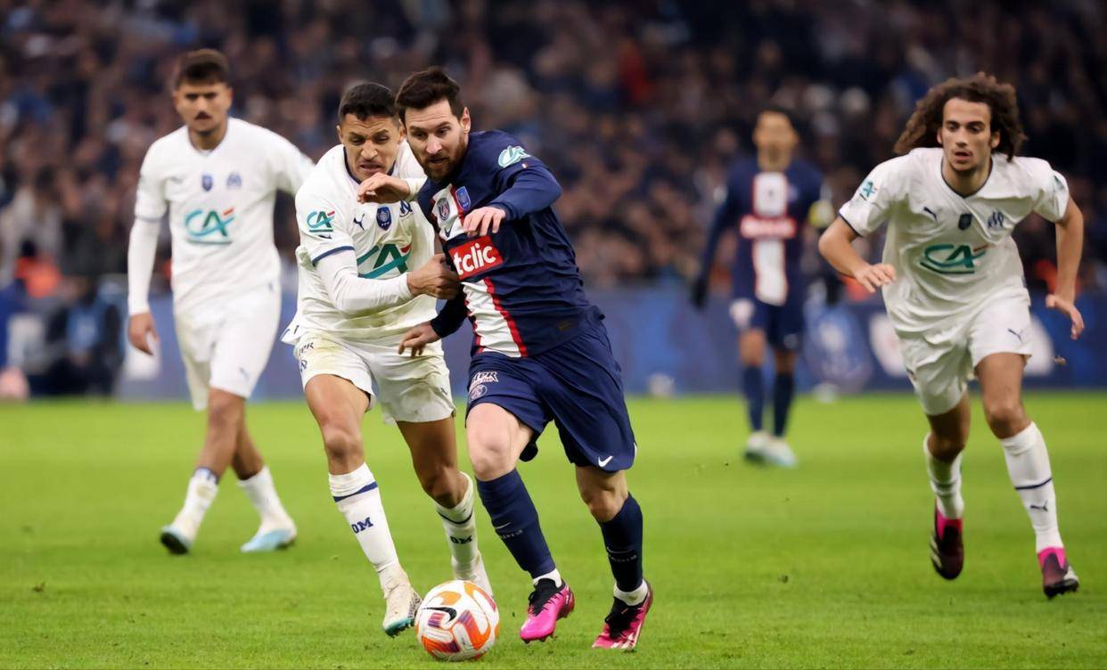 db官网官方注册-马赛训练开放日，冲刺阶段迎来里程碑引欢呼，欧篮联在即，资深球员宣示担当