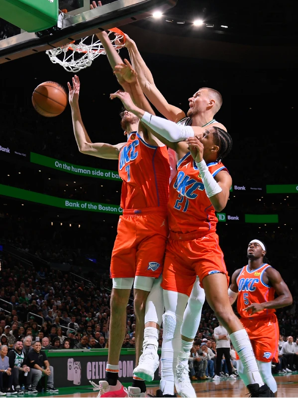 赛地聚焦——德甲窗口期热度飙升，波士顿凯尔特人强势反弹，气氛紧张，训练强度明显提升