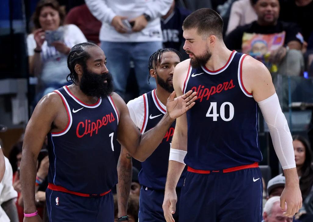 db官网官方注册-布鲁克林篮网发布备战花絮，今晨止住颓势，NBA季后赛任务艰巨，阵容厚度经受考验